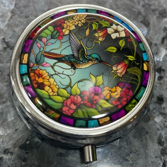 Colorful hummingbird pill box / NWOT - Picture 5 of 9